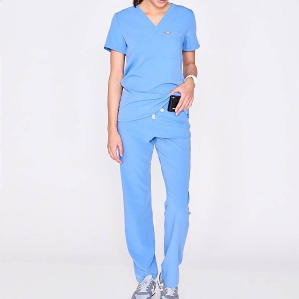 Figs scrub top